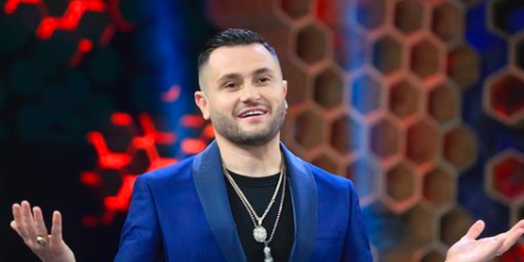 Ironizon Aktori i njohur i humorit: Ne na rritet çmimi i bukës, ndërsa afganët rrinë në hotel me pesë yje