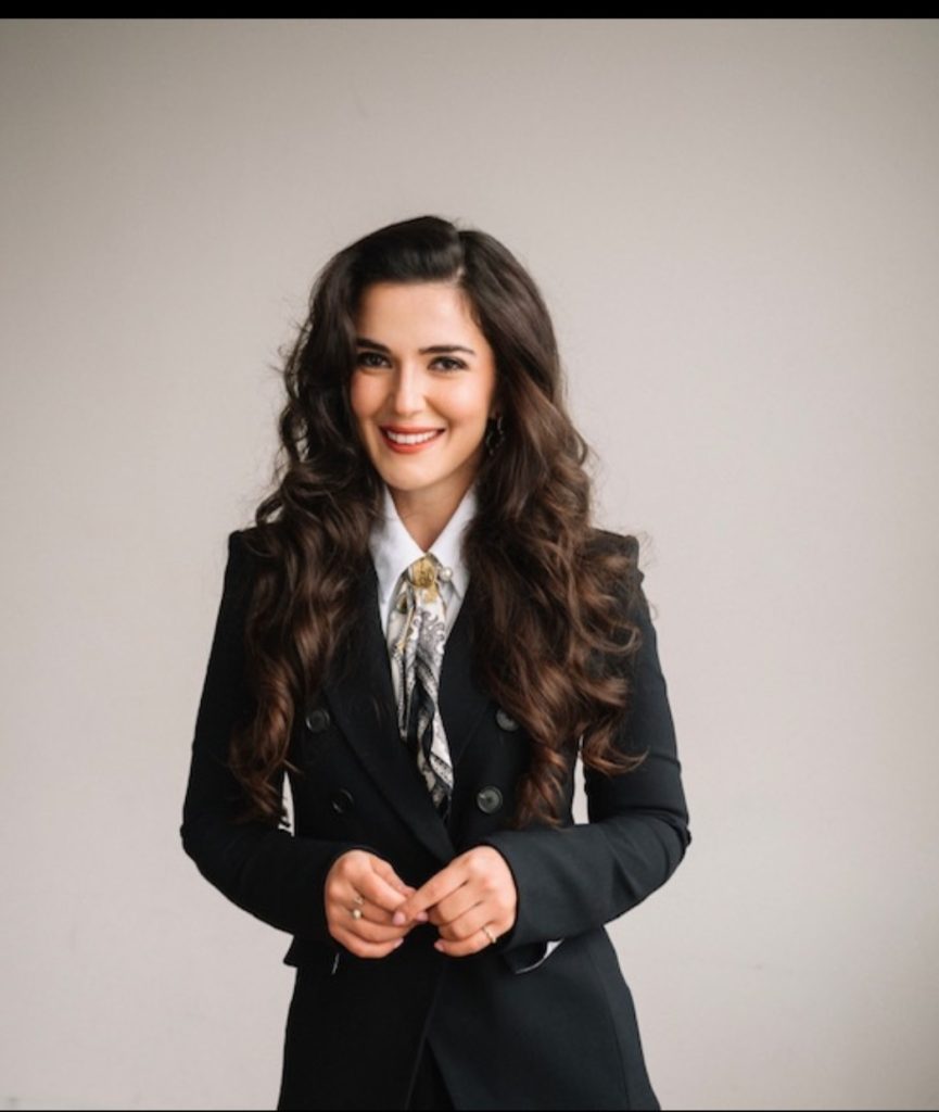 Ravesa Bajo, Nje krenari shqiptare ne Nju-Jork.