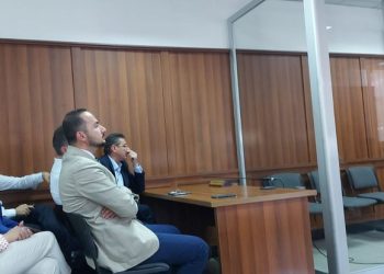 Salianji para gjykatës, ja kush e shoqëronte brenda sallës së gjyqit!